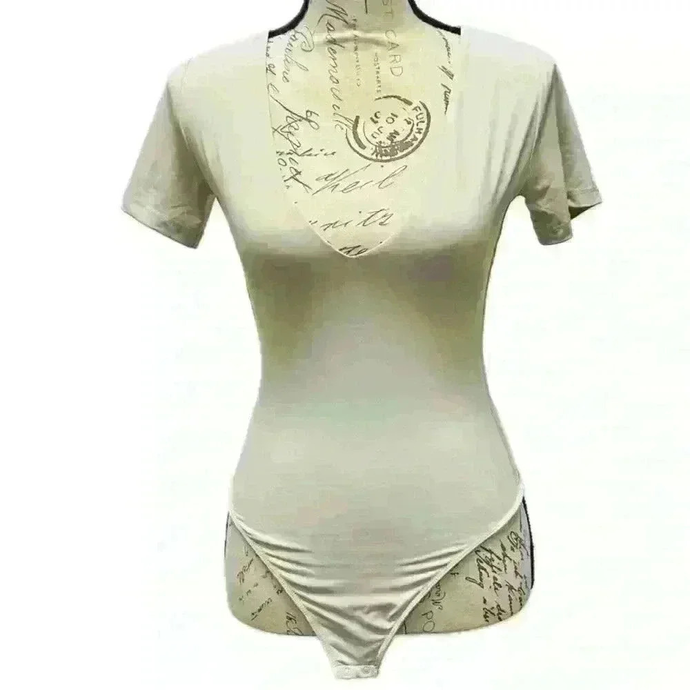 NWT House of Harlow 1960 Nude V-Neck Short Sleeve Bodysuit Size Medium